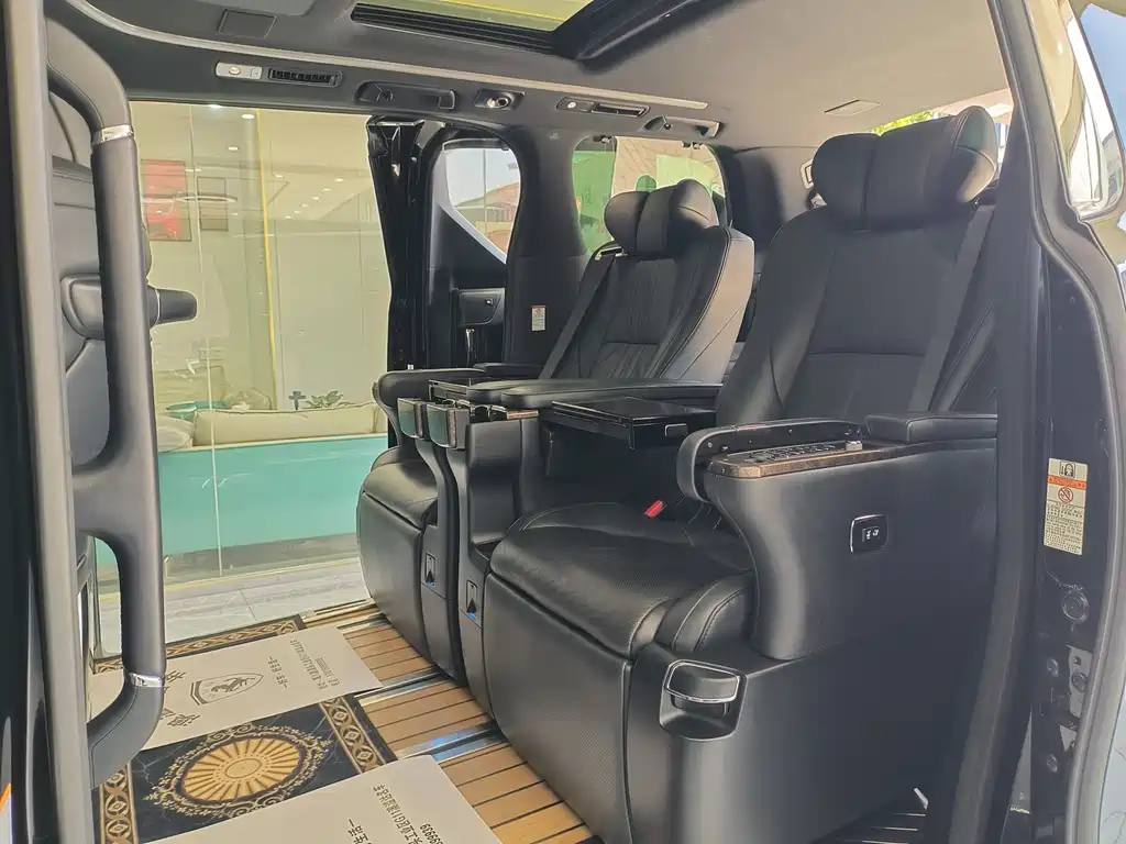 Toyota Vellfire — фото 4