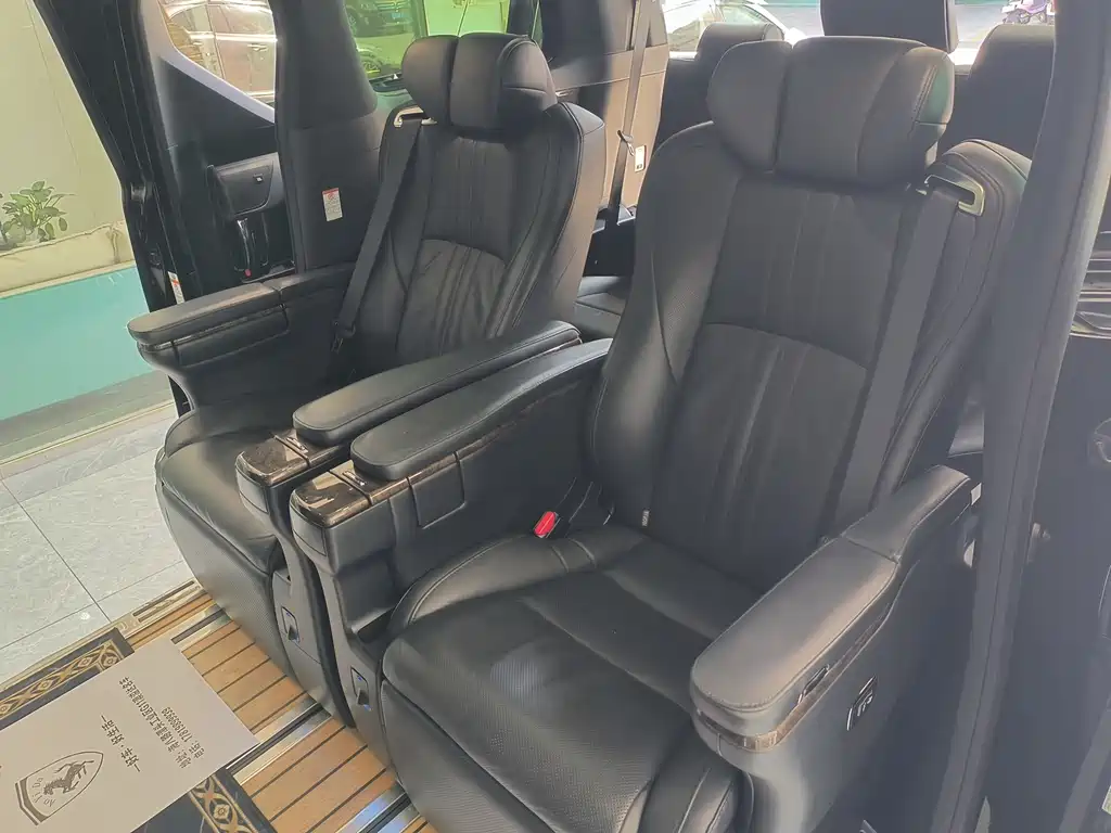 Toyota Vellfire — фото 6