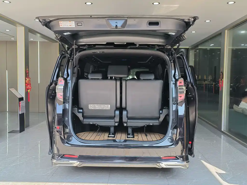 Toyota Vellfire — фото 10