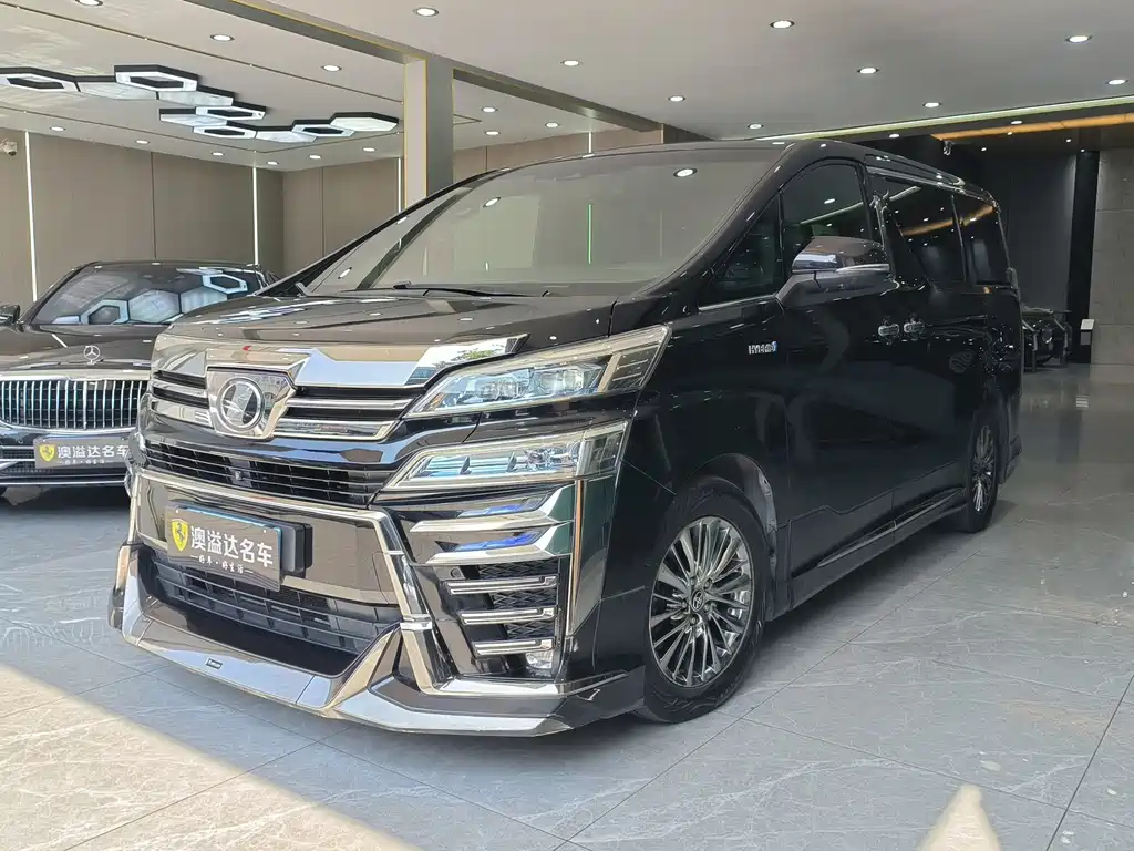 Toyota Vellfire — фото 1