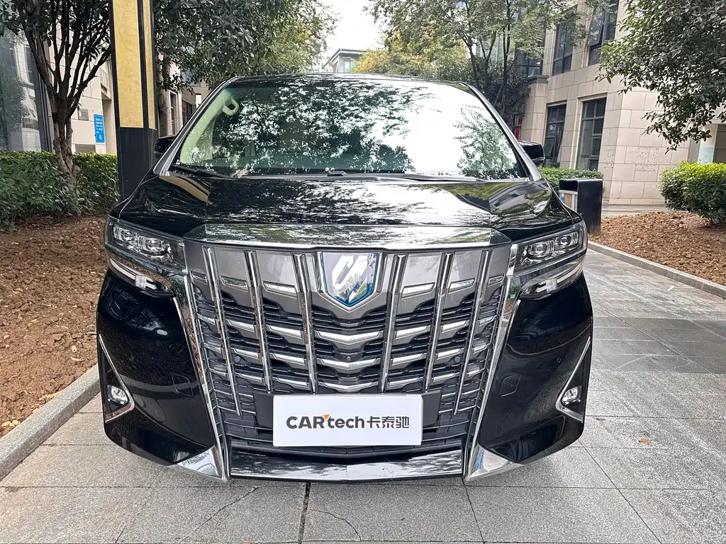 Toyota Alphard — фото 2