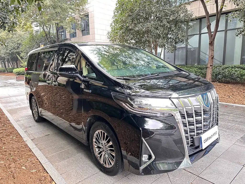 Toyota Alphard — фото 3