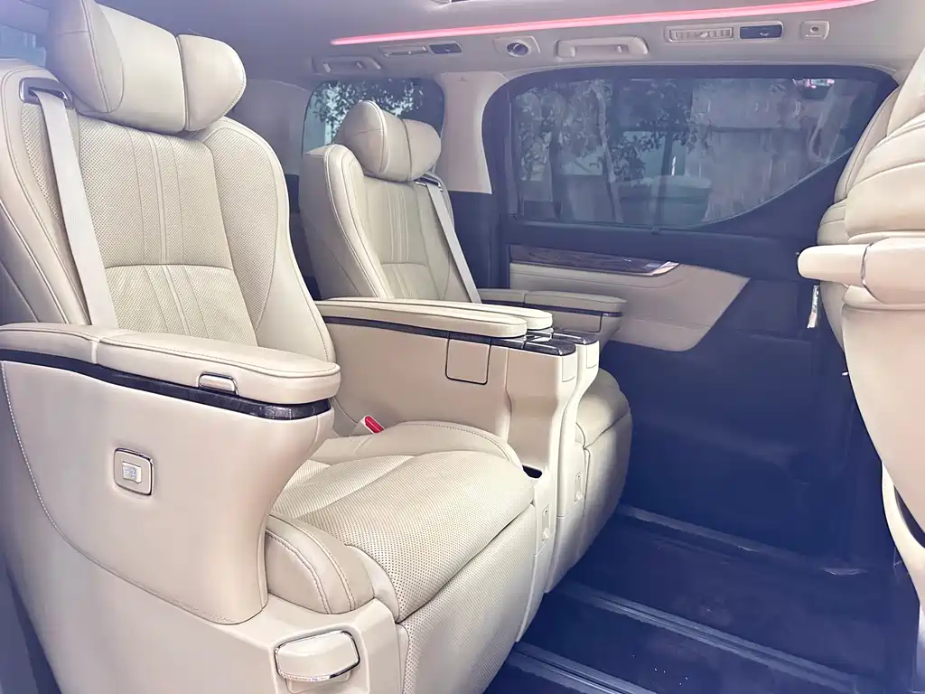 Toyota Alphard — фото 8