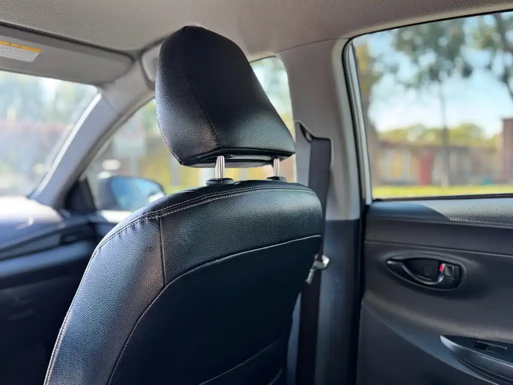 Toyota Yaris L — фото 11