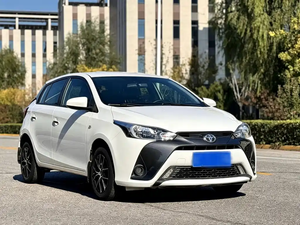 Toyota Yaris L — фото 3