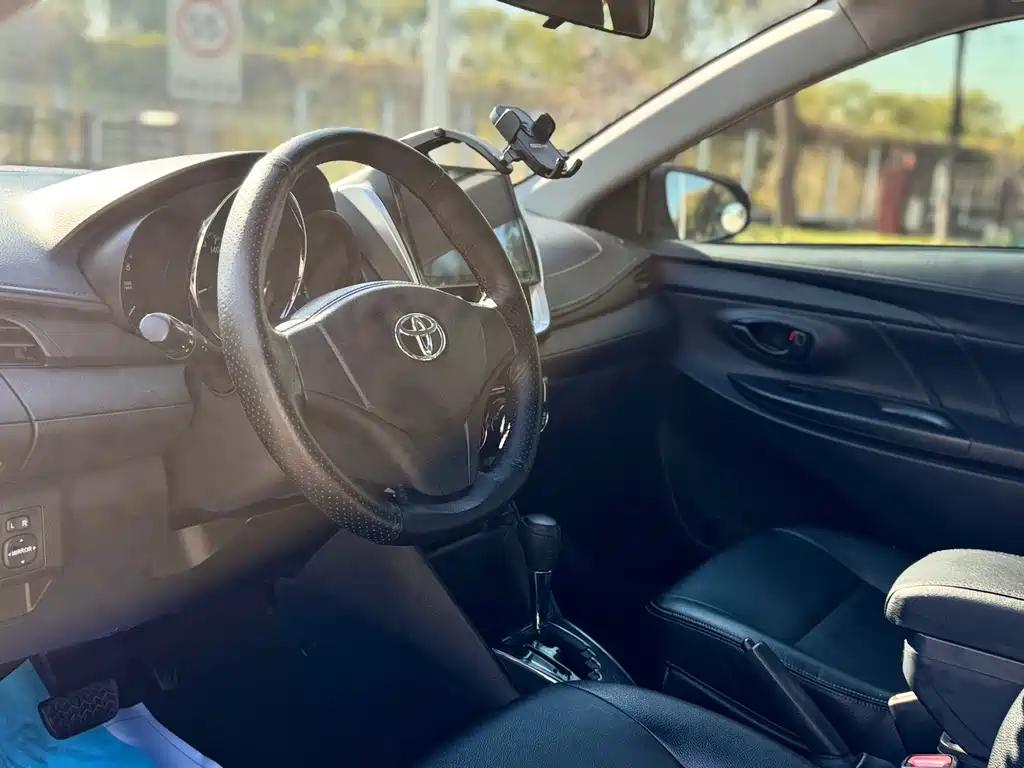 Toyota Yaris L — фото 6