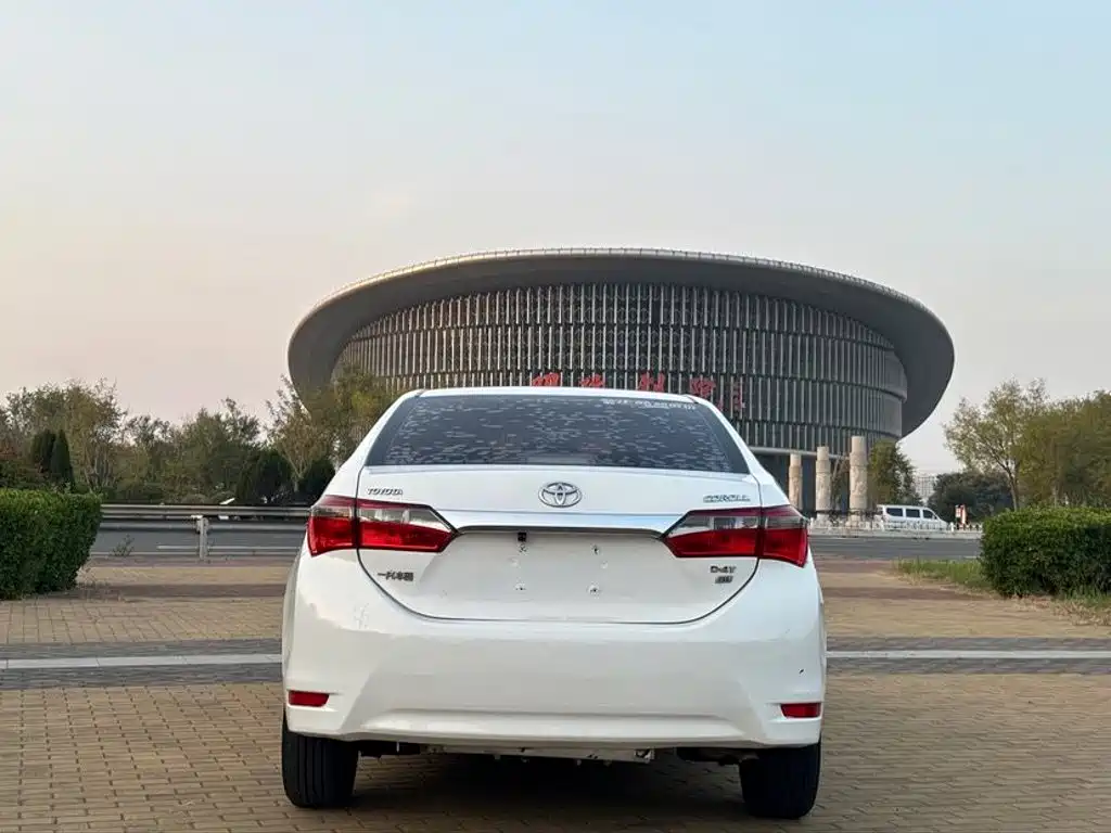 Toyota Corolla — фото 5