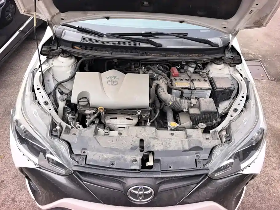 Toyota Yaris L — фото 10