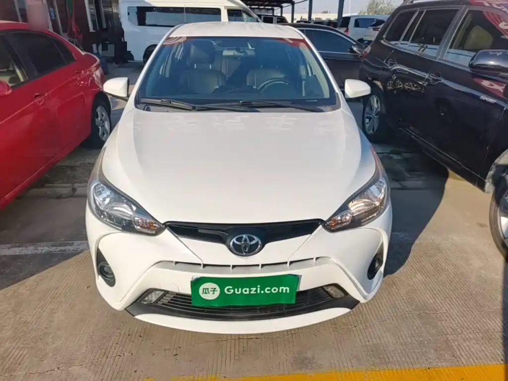 Toyota Yaris L — фото 2