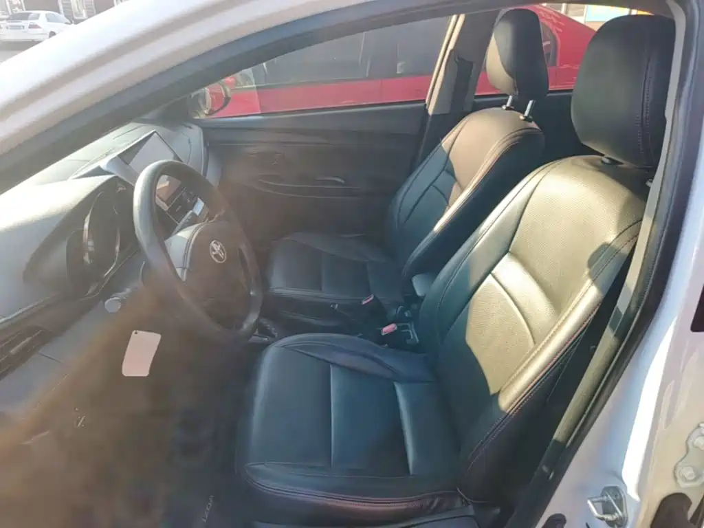 Toyota Yaris L — фото 14