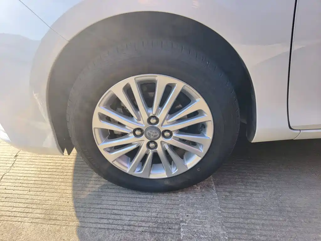 Toyota Yaris L — фото 22