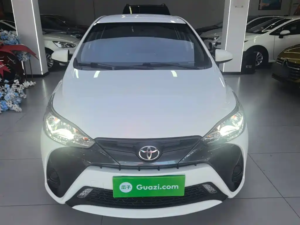 Toyota Yaris L — фото 2