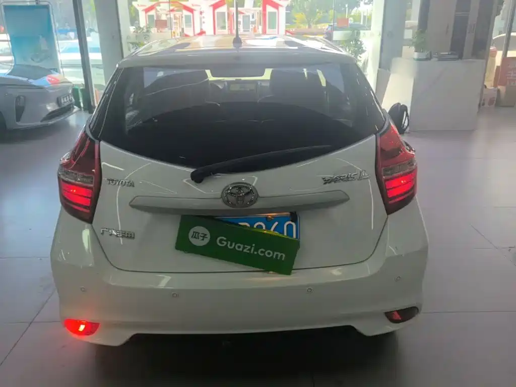 Toyota Yaris L — фото 5
