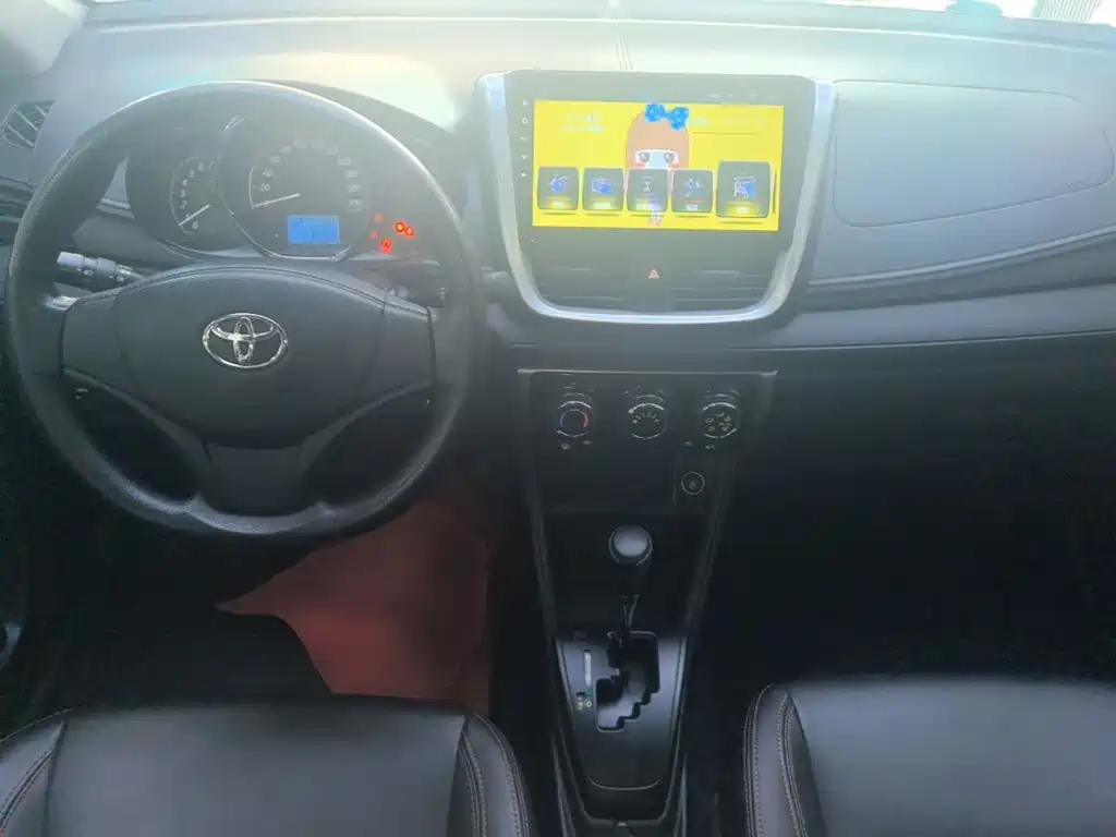 Toyota Yaris L — фото 9
