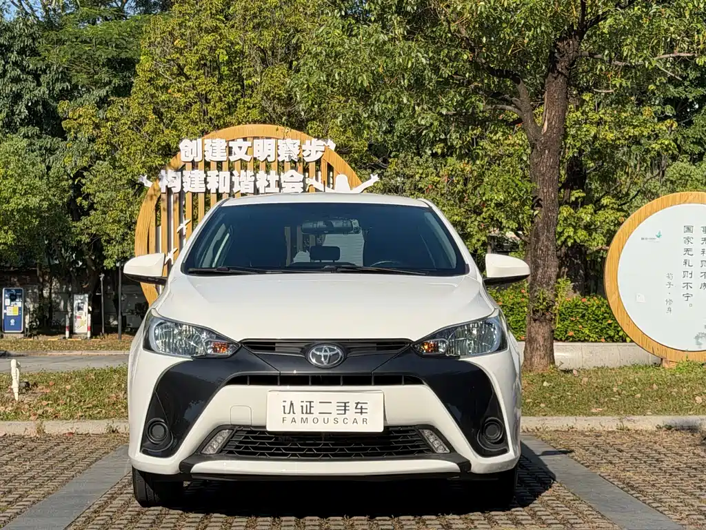 Toyota Yaris L — фото 2