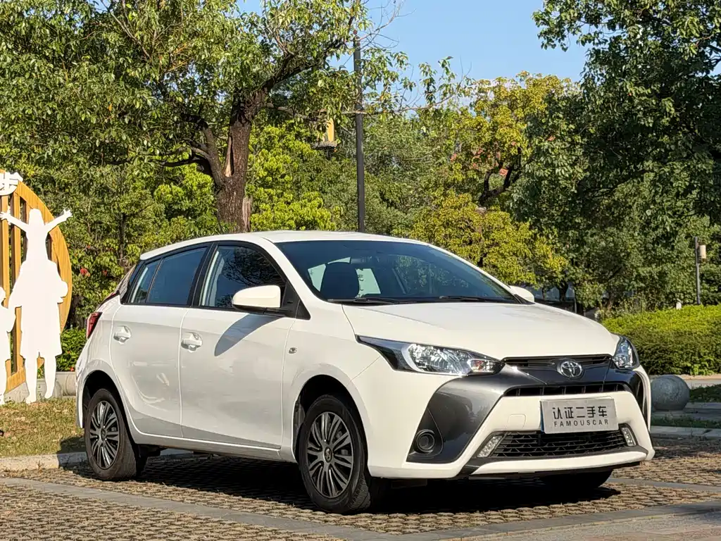 Toyota Yaris L — фото 3