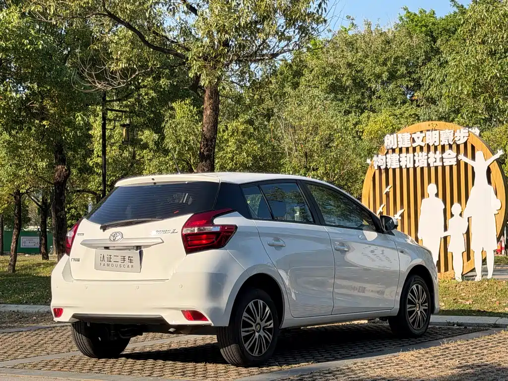 Toyota Yaris L — фото 7