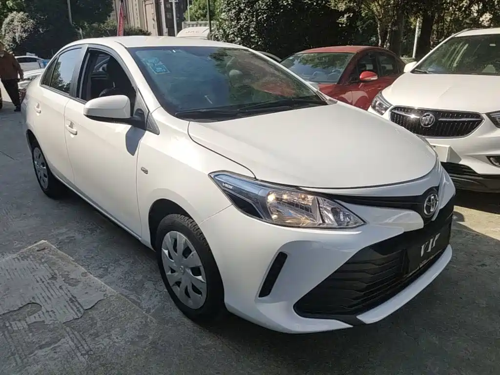 Toyota Vios — фото 3
