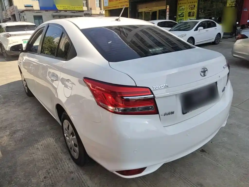 Toyota Vios — фото 4