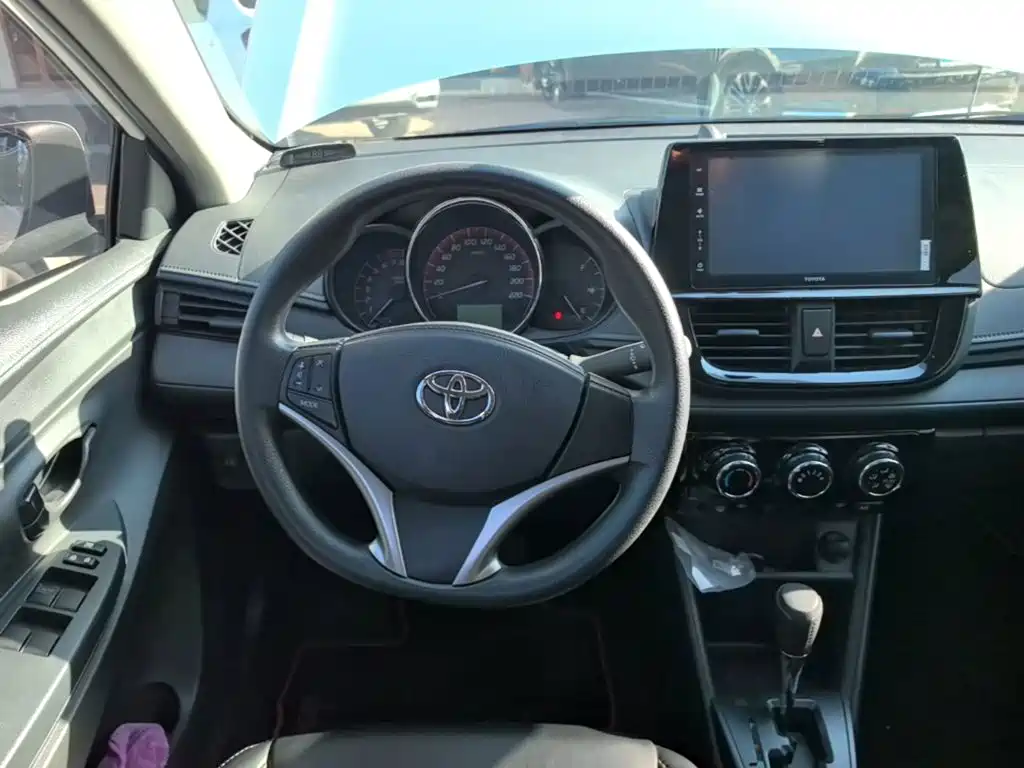 Toyota Vios — фото 10