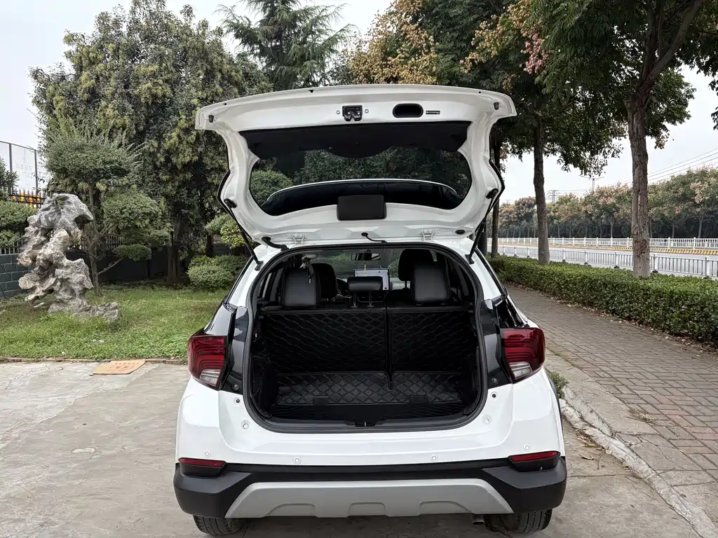 Toyota Yaris L — фото 15