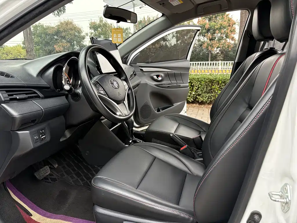 Toyota Yaris L — фото 8
