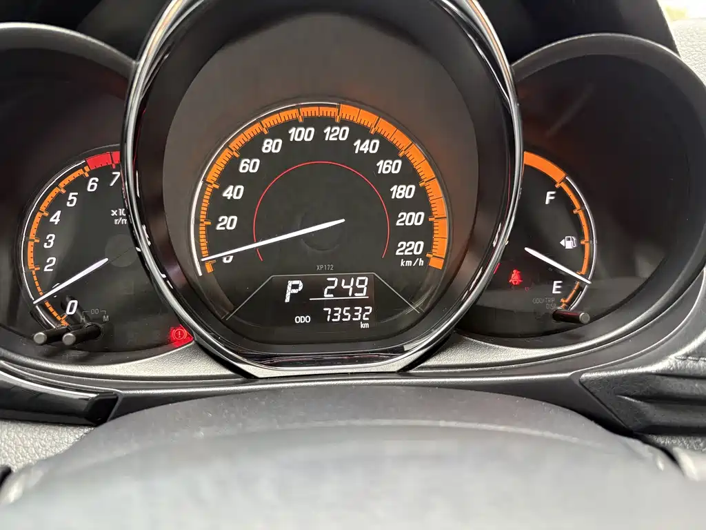 Toyota Yaris L — фото 9