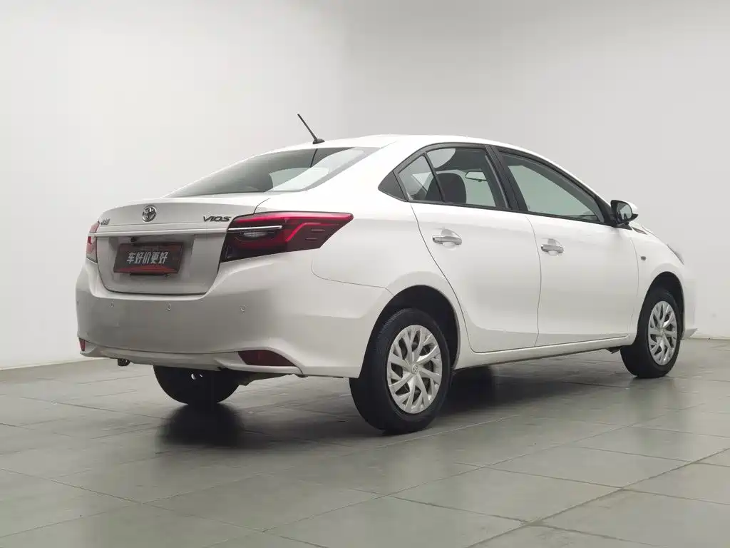 Toyota Vios — фото 2