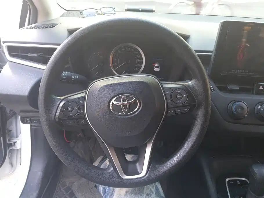 Toyota Corolla — фото 15