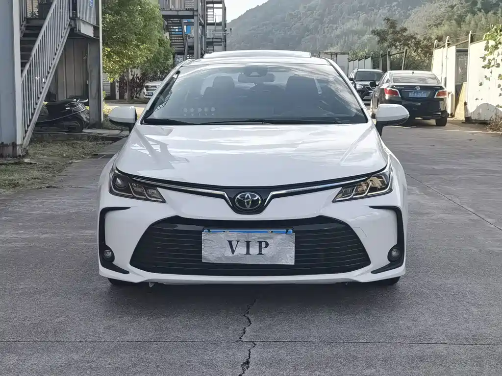 Toyota Corolla — фото 2