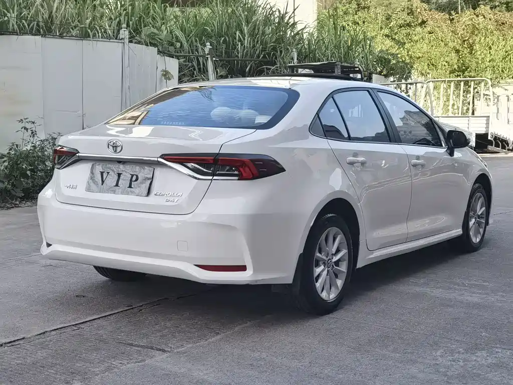 Toyota Corolla — фото 4