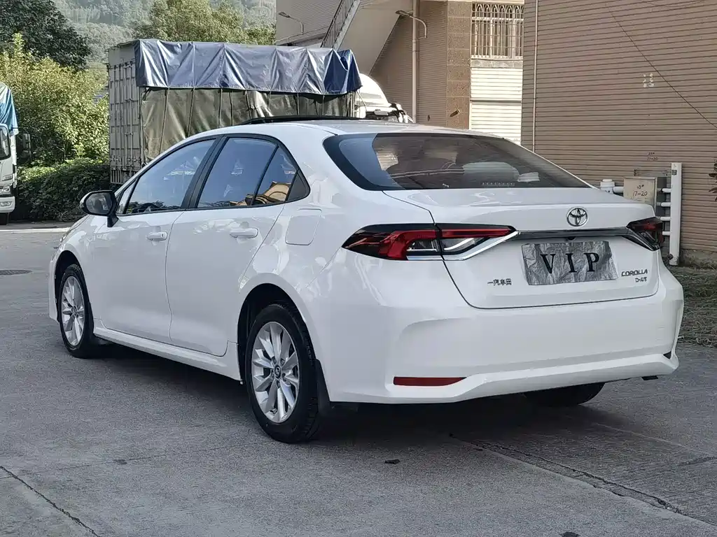 Toyota Corolla — фото 5