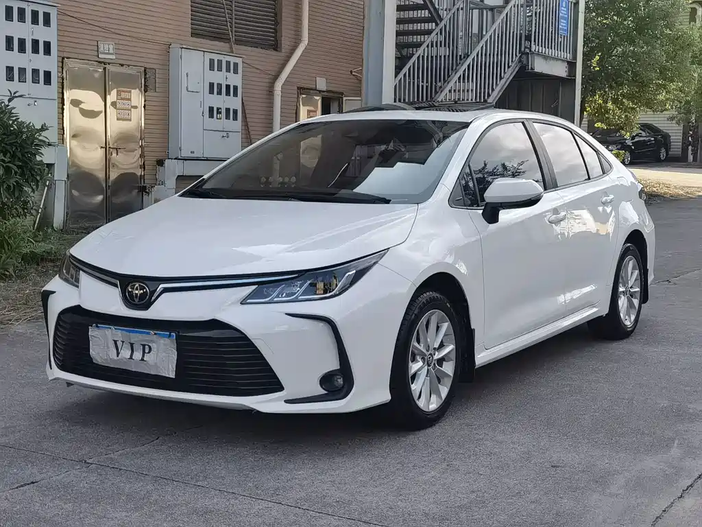 Toyota Corolla — фото 1