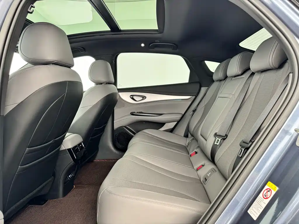 BYD Seal 07 DM-i — фото 10
