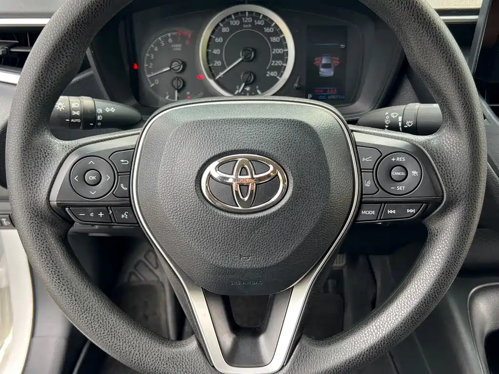 Toyota Corolla — фото 9