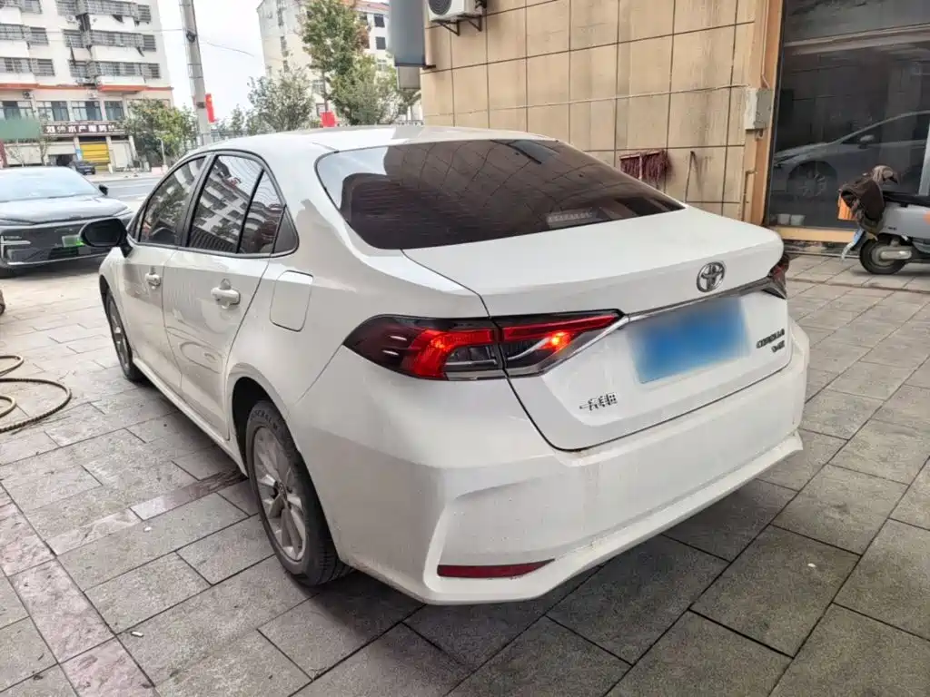 Toyota Corolla — фото 4