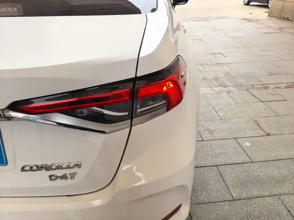 Toyota Corolla — фото 7