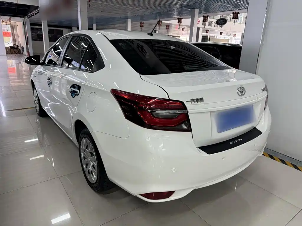 Toyota Vios — фото 14