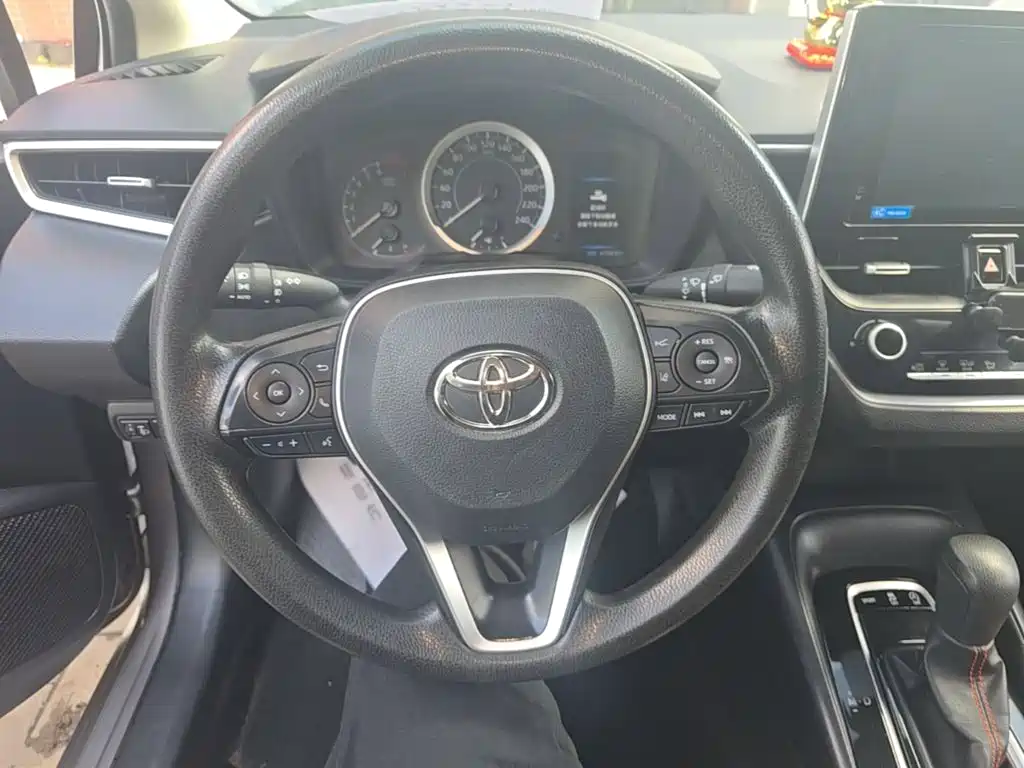 Toyota Corolla — фото 10