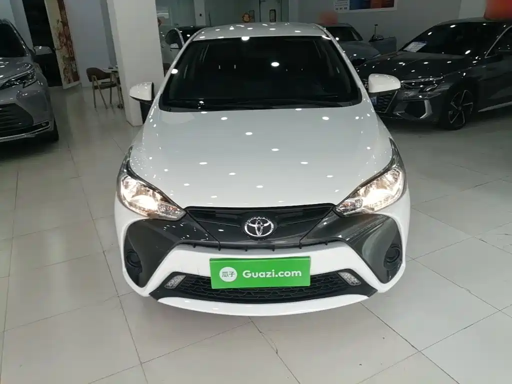 Toyota Yaris L — фото 2