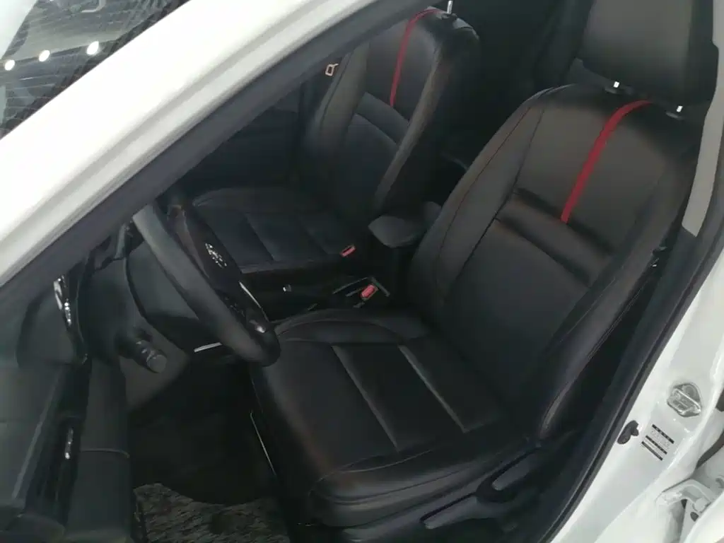 Toyota Yaris L — фото 14