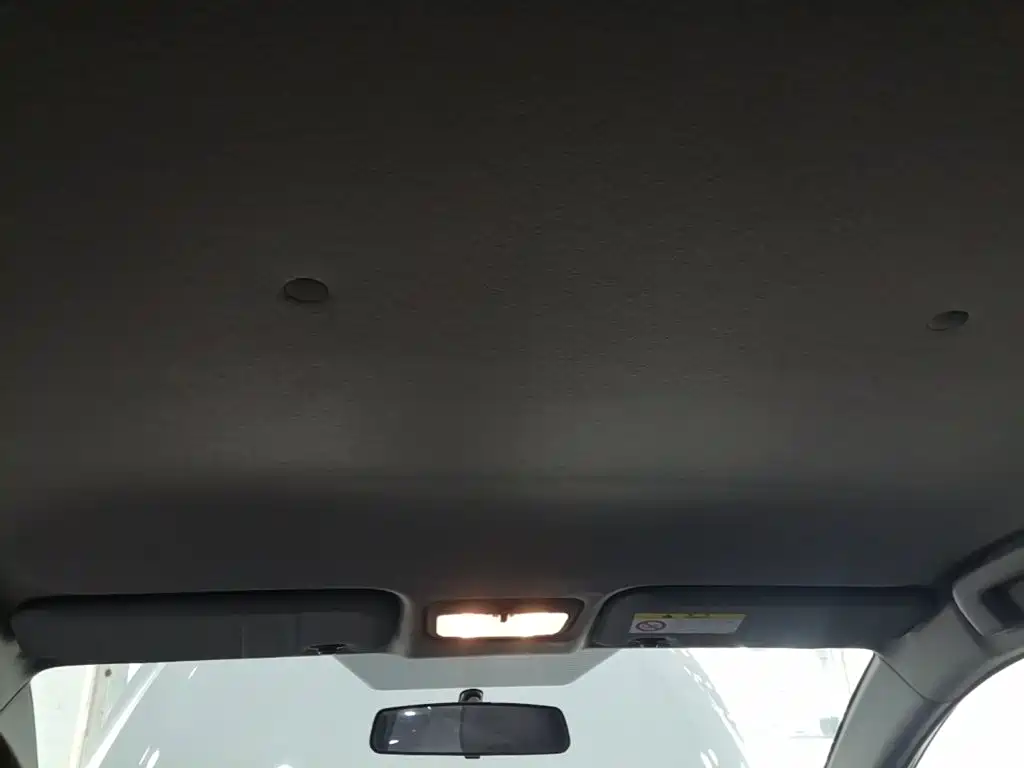 Toyota Yaris L — фото 17
