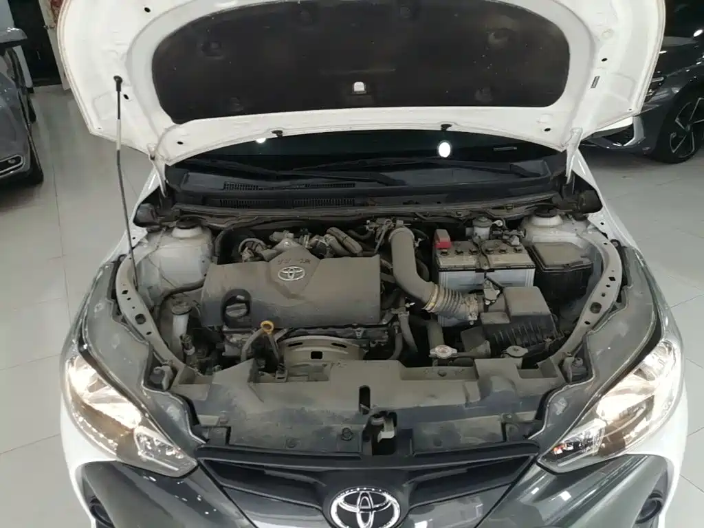 Toyota Yaris L — фото 19
