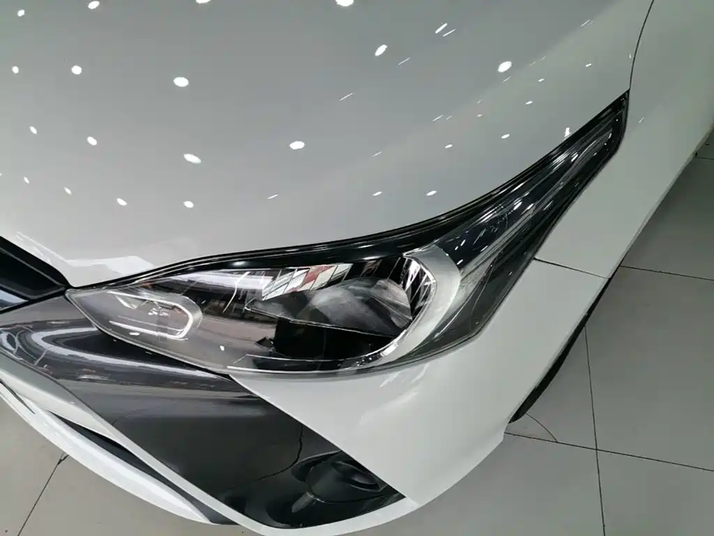 Toyota Yaris L — фото 23