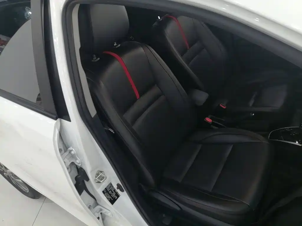 Toyota Yaris L — фото 24