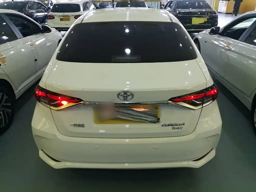 Toyota Corolla — фото 5