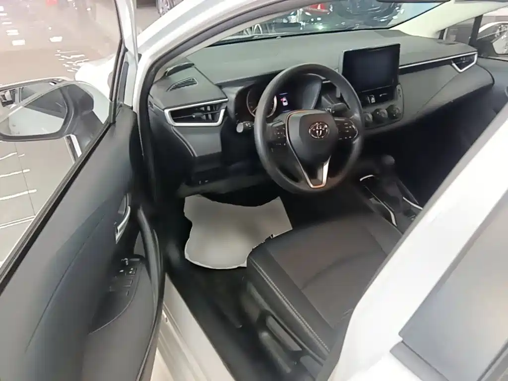 Toyota Corolla — фото 15