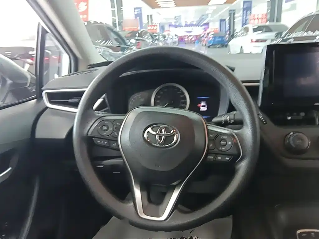 Toyota Corolla — фото 10