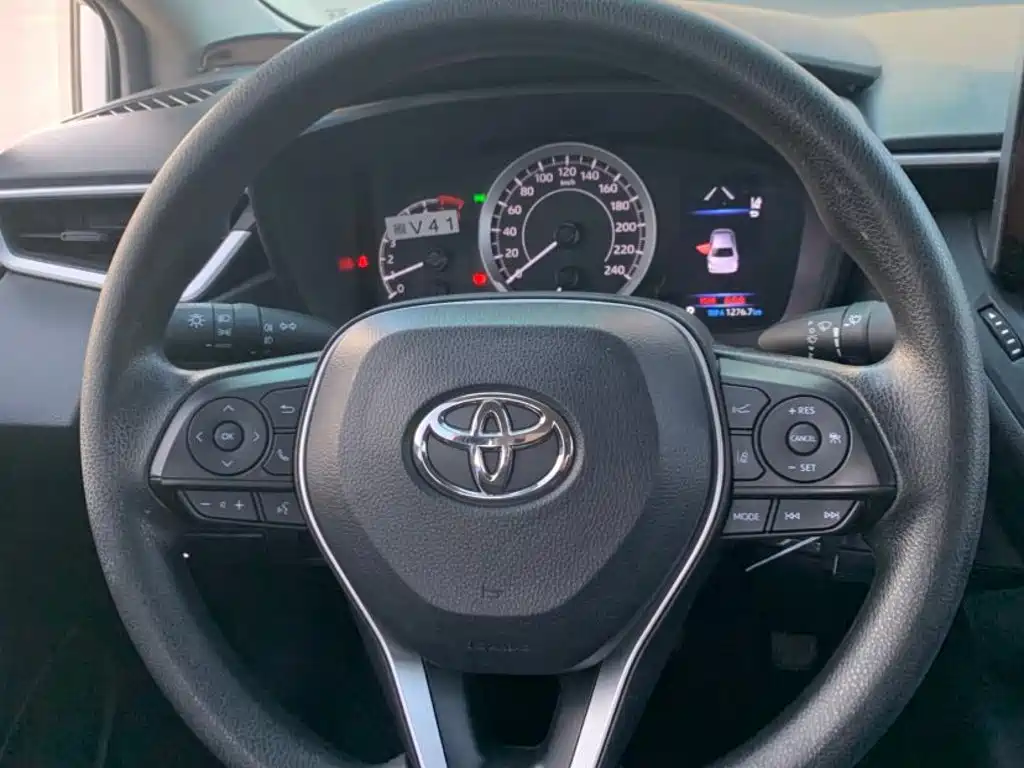 Toyota Corolla — фото 11