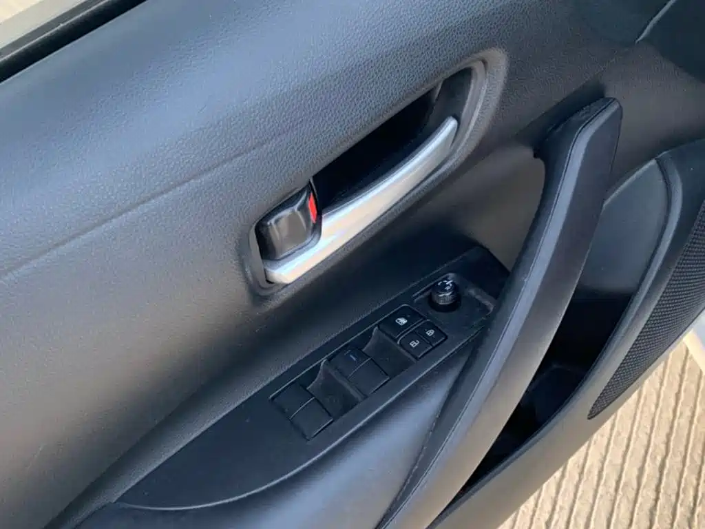 Toyota Corolla — фото 8